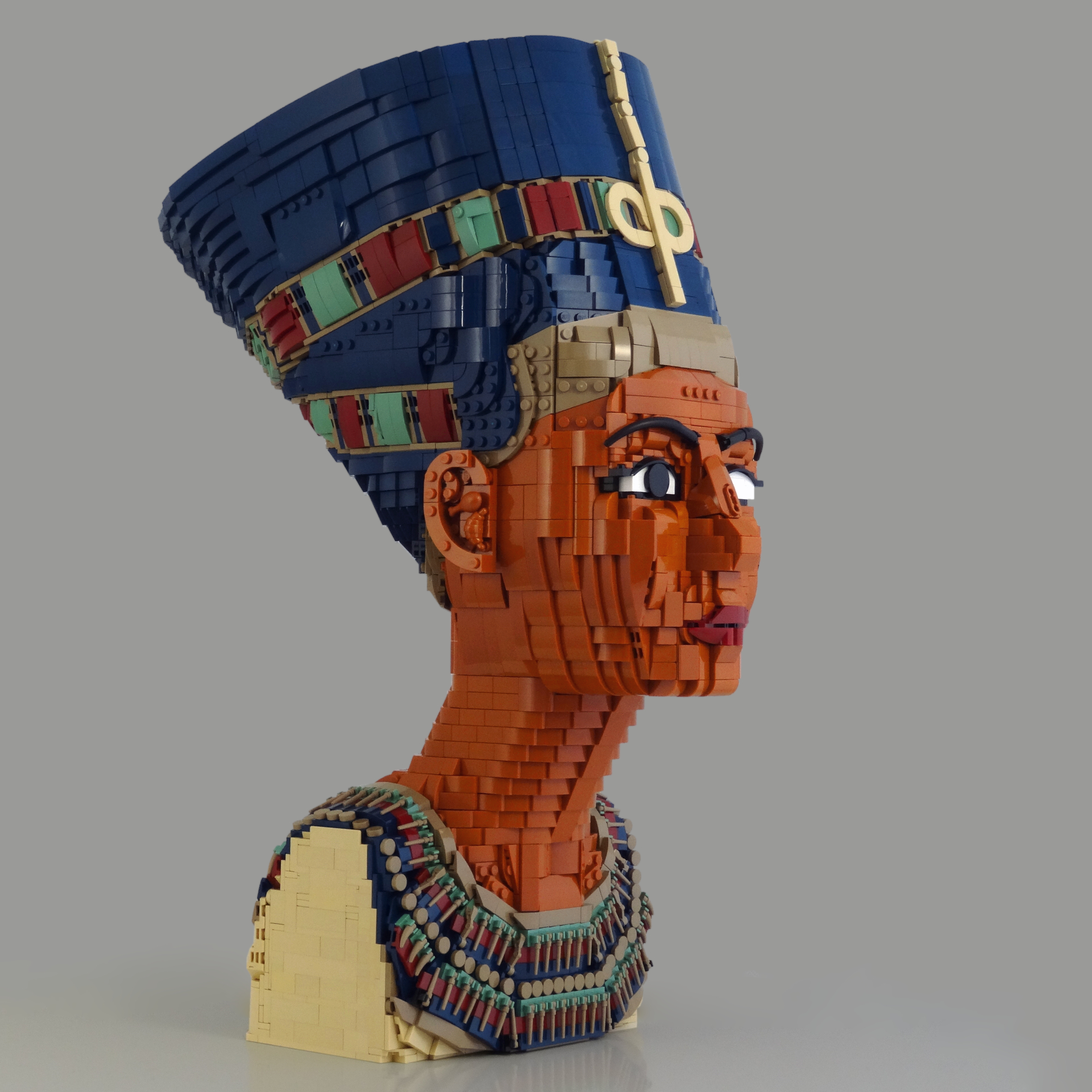 Nefertiti rivive in mattoncini