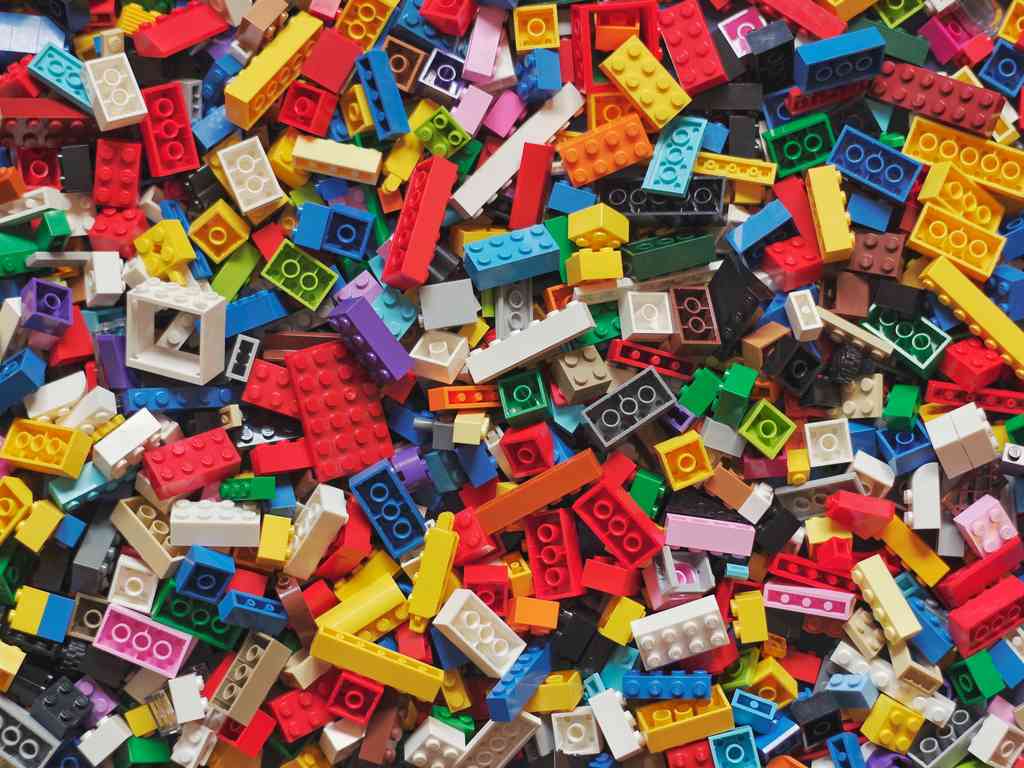 LEGO: i risultati finanziari del 2023 mostrano un rallentamento della crescita e un calo nelle vendite