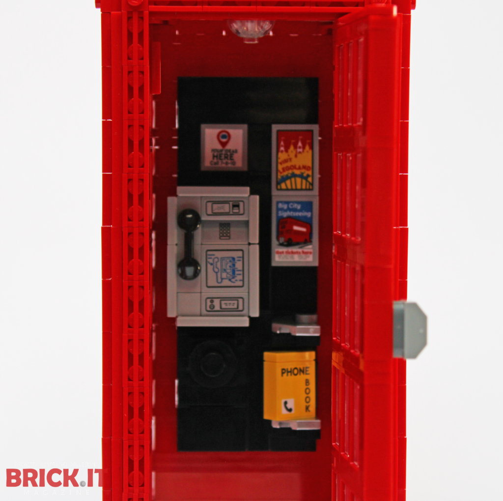 Interno moderno della Red London Telephone Box