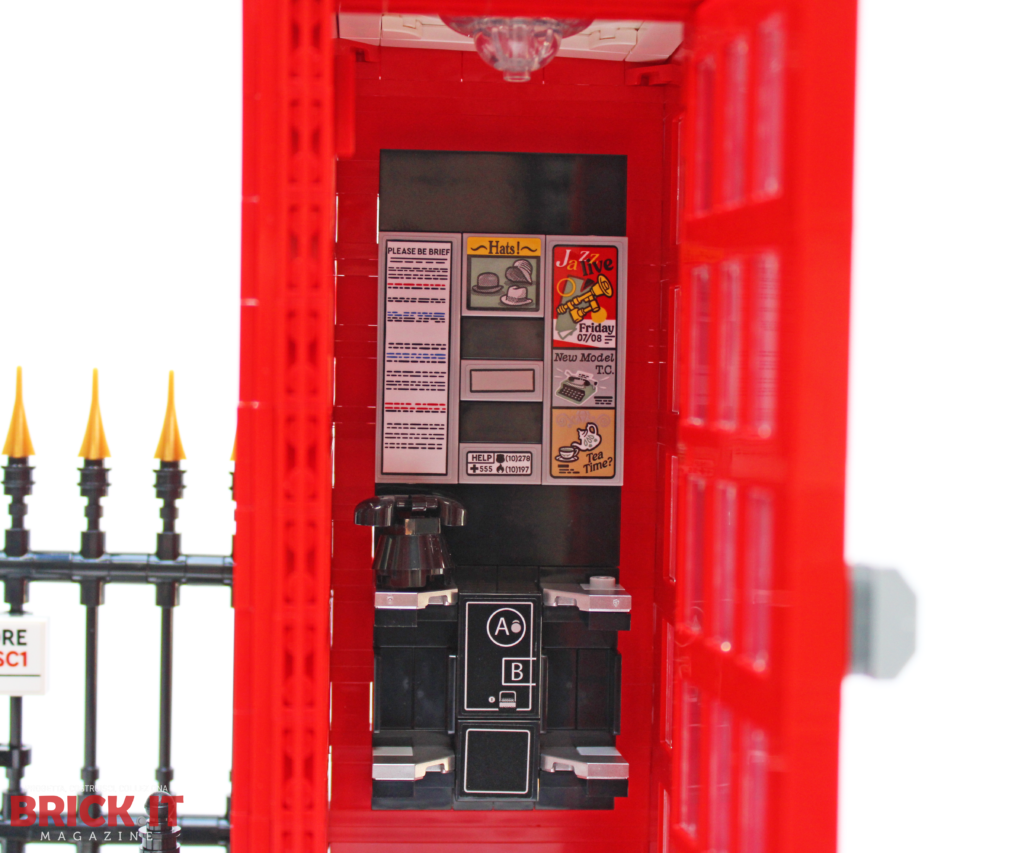 Interno vintage della Red London Telephone Box